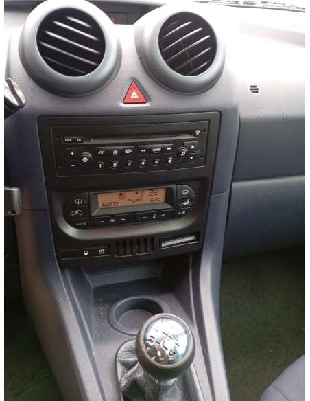 peugeot 1007 del año 2006