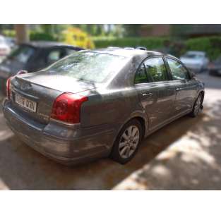 toyota avensis berlina (t25) del año 2004