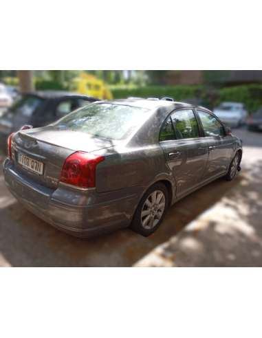 toyota avensis berlina (t25) del año 2004