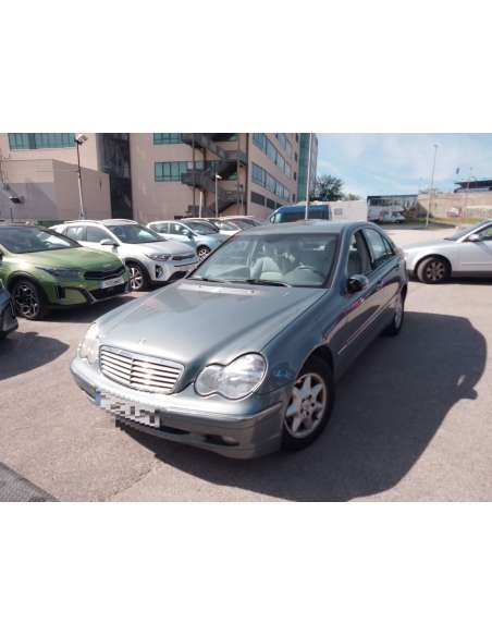 mercedes-benz clase c (w203) berlina del año 2003