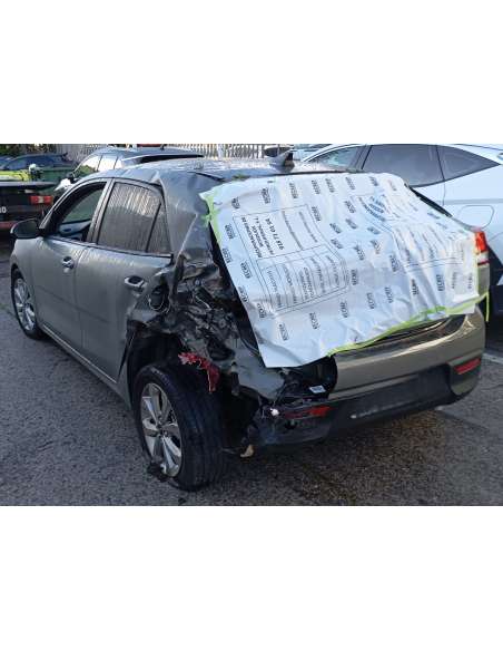 kia rio (yb) del año 2023