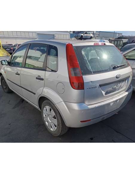 ford fiesta (cbk) del año 2004