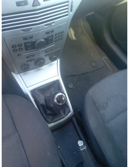 opel astra gtc del año 2004