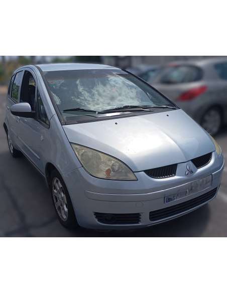 mitsubishi colt berlina 3 (z30) del año 2009