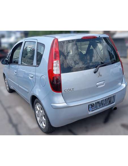 mitsubishi colt berlina 3 (z30) del año 2009