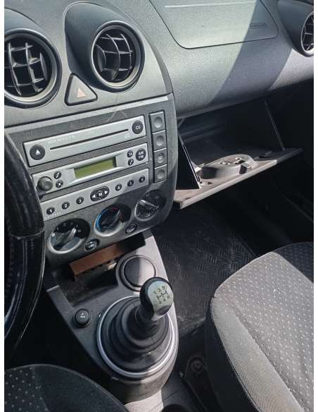 ford fiesta (cbk) del año 2005