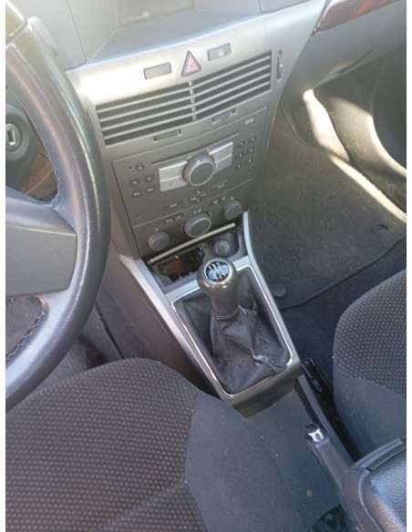 opel astra h berlina del año 2005