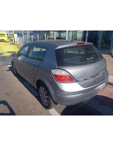 opel astra h berlina del año 2005