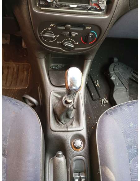 peugeot 206 berlina del año 2001