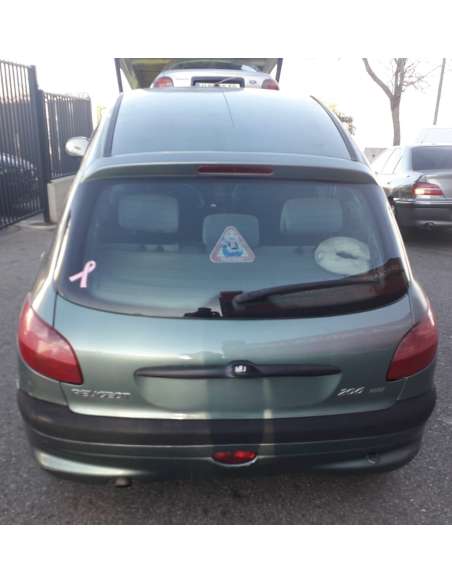 peugeot 206 berlina del año 2001