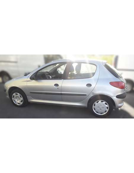 peugeot 206 berlina del año 2002