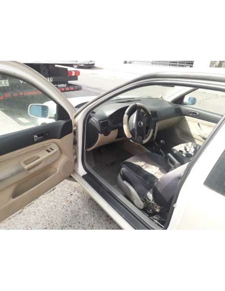 volkswagen golf iv berlina (1j1) del año 2009