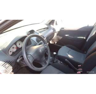 peugeot 206 berlina del año 2004 2
