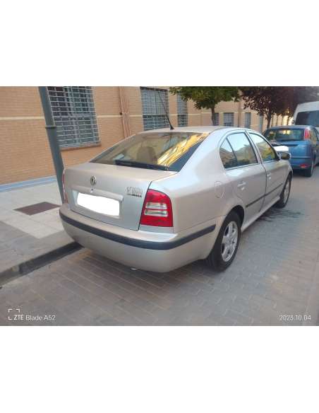 skoda octavia berlina (1u2) del año 2006