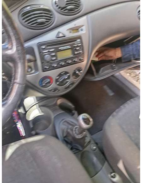 ford focus berlina (cak) del año 2000
