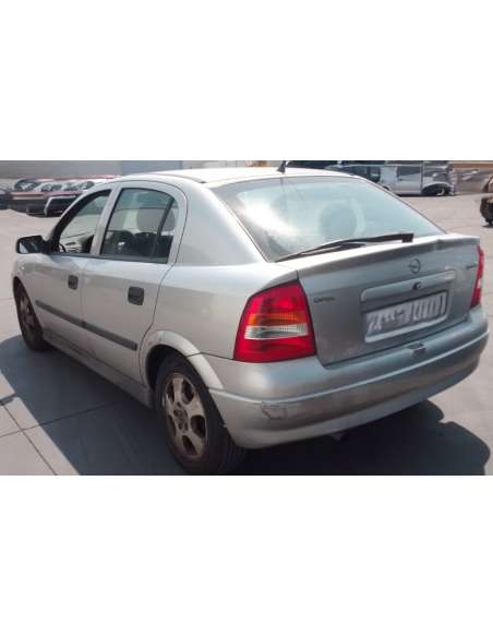 opel astra g berlina del año 2000