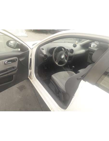 seat ibiza (6l1) del año 2004