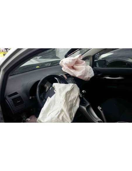 toyota yaris del año 2015