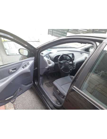 nissan almera tino (v10m) del año 2005