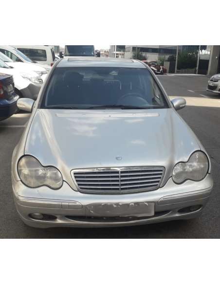 mercedes-benz clase c (w203) berlina del año 2001