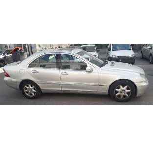 mercedes-benz clase c (w203) berlina del año 2001 2