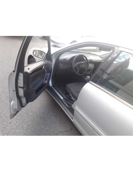 mercedes-benz clase c (w203) berlina del año 2001