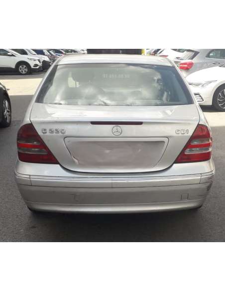 mercedes-benz clase c (w203) berlina del año 2001