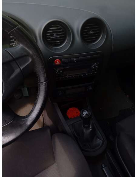 seat ibiza (6l1) del año 2003