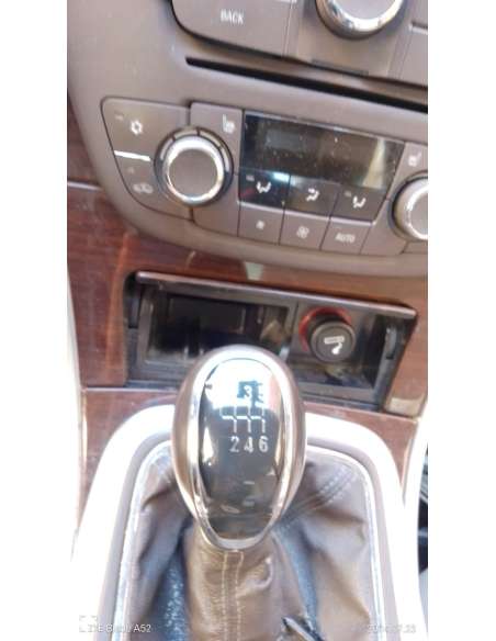 opel insignia berlina del año 2011