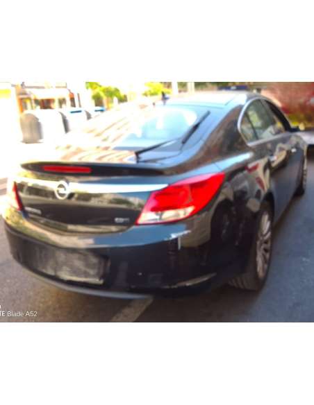 opel insignia berlina del año 2011