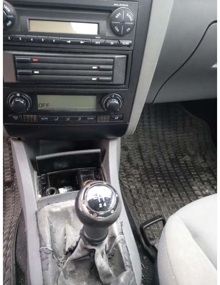 seat cordoba berlina (6l2) del año 2004