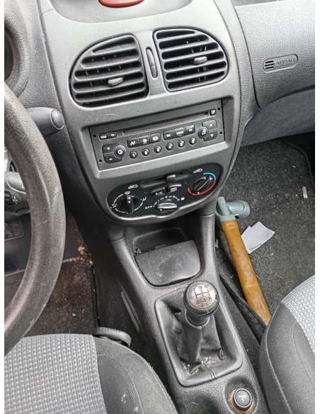 peugeot 206 berlina del año 2004