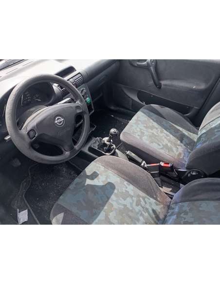 opel corsa b del año 2000