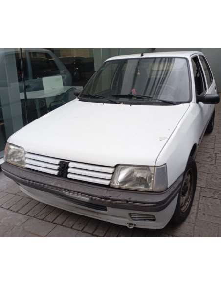 peugeot 205 berlina del año 1995