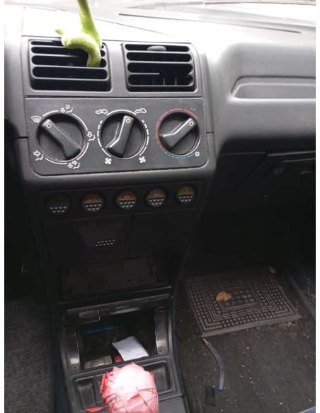 peugeot 205 berlina del año 1995