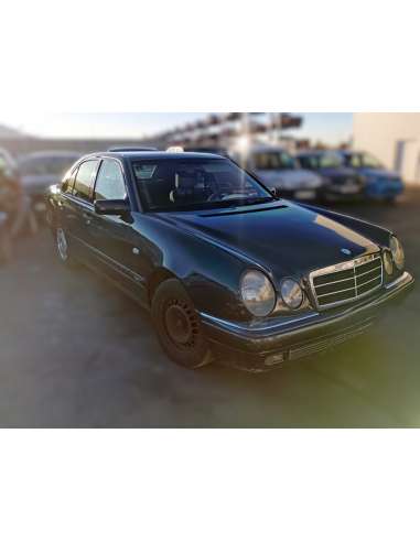 mercedes-benz clase e (w210) berlina del año 1996