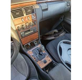 mercedes-benz clase e (w210) berlina del año 1996 2