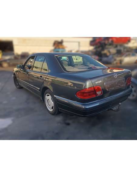 mercedes-benz clase e (w210) berlina del año 1996