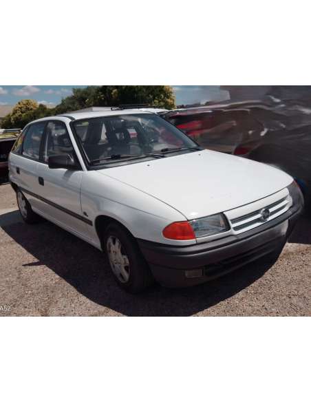 opel astra f berlina del año 1992