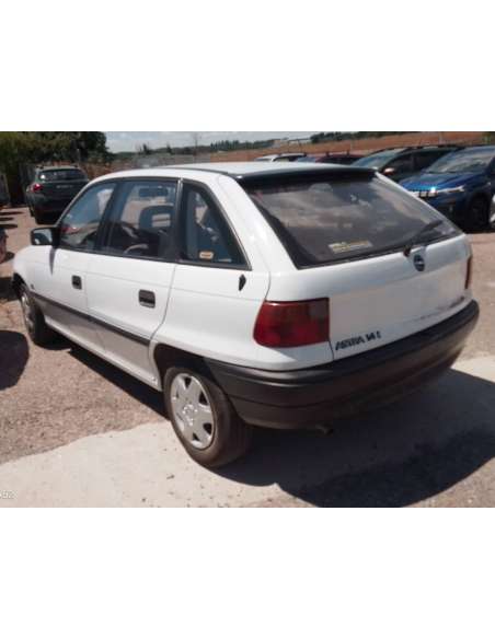 opel astra f berlina del año 1992