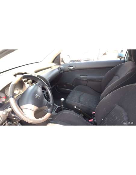 peugeot 206 berlina del año 2002