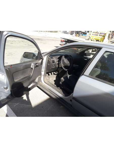 opel astra g berlina del año 2001
