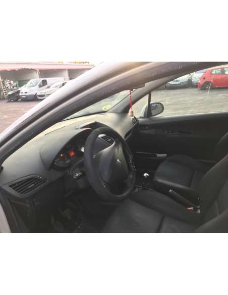 peugeot 207 del año 2009