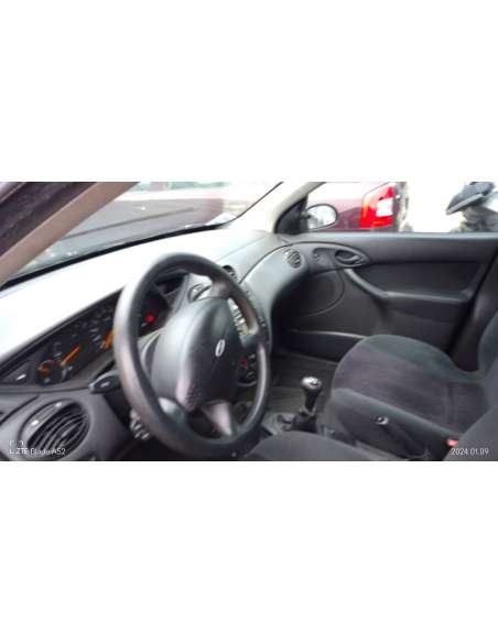 ford focus berlina (cak) del año 2000