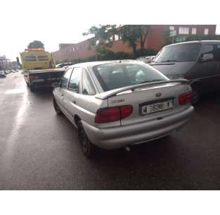 ford escort berlina/turnier del año 1999 2