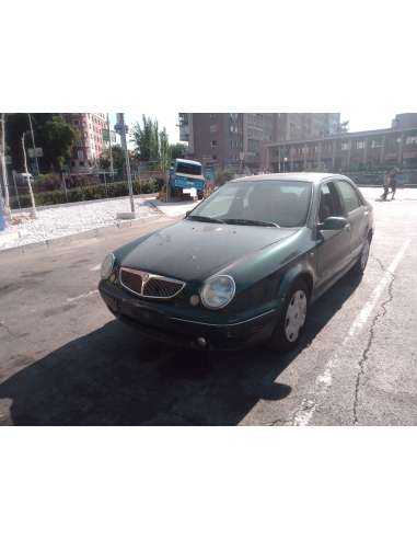 lancia lybra berlina del año 2000