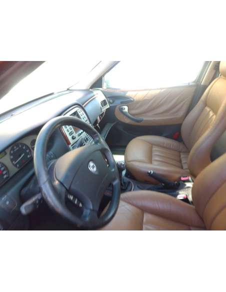 lancia lybra berlina del año 2000