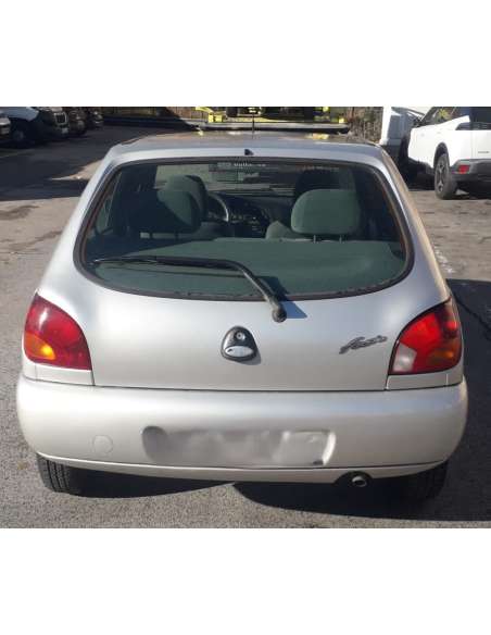 ford fiesta berlina del año 1999