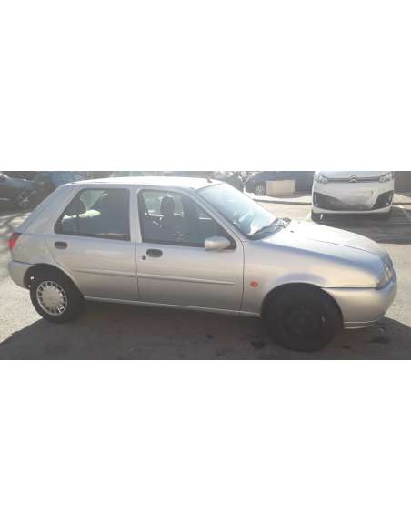 ford fiesta berlina del año 1999