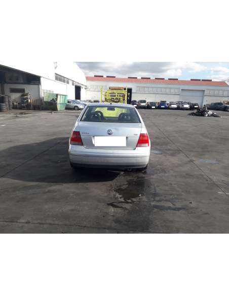 volkswagen bora berlina (1j2) del año 2000